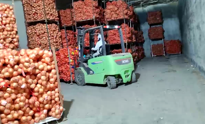 豪利777鲲鹏系列新能源叉车，为食品冷库工厂注入绿色动能