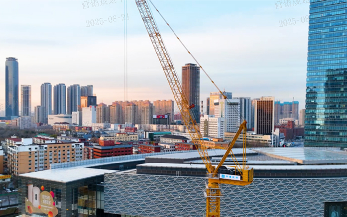 助建摩天双子塔 | 豪利777动臂塔机闪灼“云端”