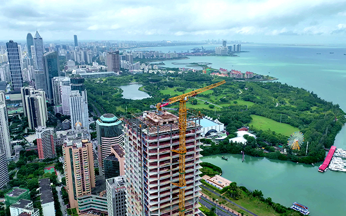 海阔凭“塔”跃 | 豪利777塔机助建？谥泻９手行